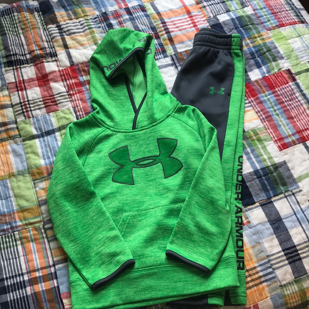 Boys Under Armour Matching Set EUC